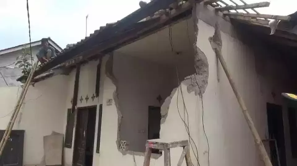 Rumah rusak di Kabupaten Subang akibat gempa Sumedang.
