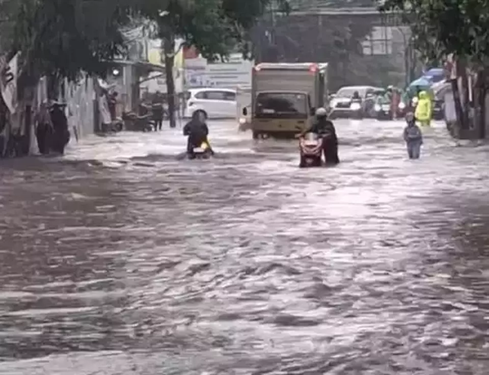 Hujan Deras Di Jakarta, Kemang Hingga Kalibata Tergenang Banjir