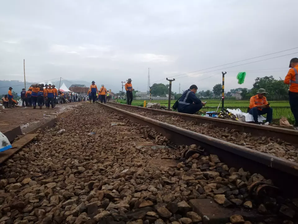 Proses evakuasi lokomotif dan gerbong KA Turangga dan KA Lokal Bandung telah selesai pagi Sabtu 6 Januari 2024.