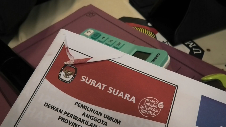 KPU Kabupaten Temanggung menemukan surat suara untuk Provinsi Dapil Jateng 9 dalam keadaan rusak