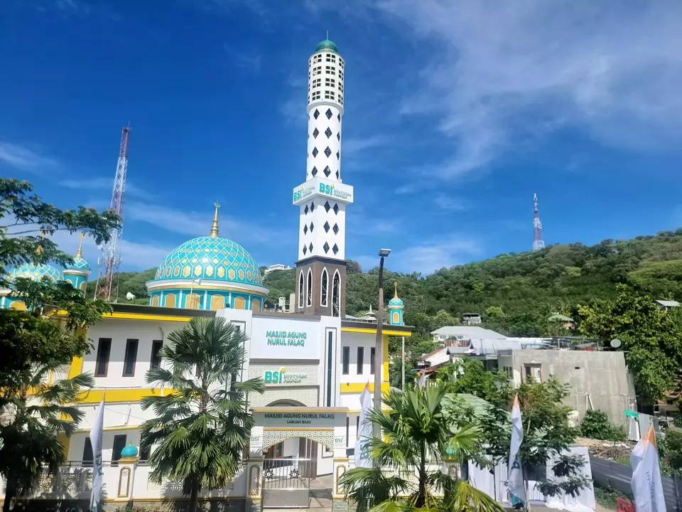 Masjid BSI di Labuan Bajo.