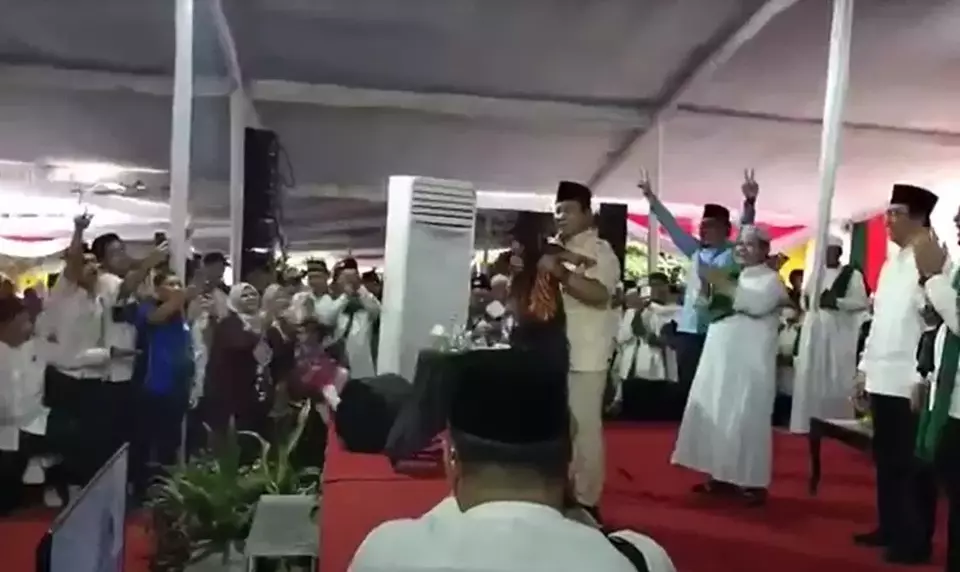 Belasan ribu warga Palembang menyambut kedatangan Prabowo Subianto di Museum Bayt Alquran Al Akbar di Gandus, Kota Palembang, Sumatera Selatan Selasa, 9 Januari 2024.