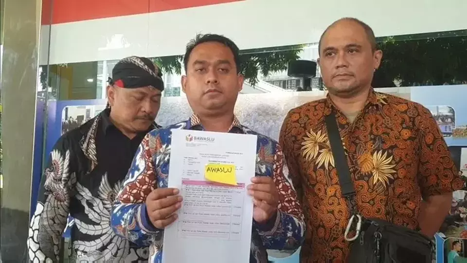 Advokasi Pengawas Pemilu (Awaslu) melaporkan Ganjar Pranowo ke Bawaslu.