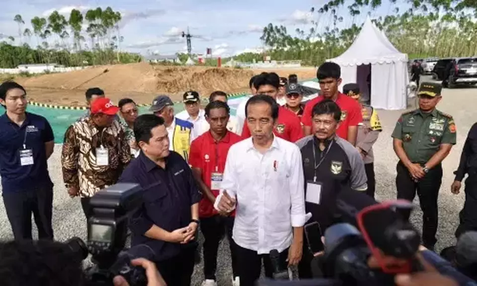 Presiden Jokowi saat meninjau progres pembangunan sumbu kebangsaan di Ibukota Nusantara atau IKN, Rabu, 17 Januari 2023.