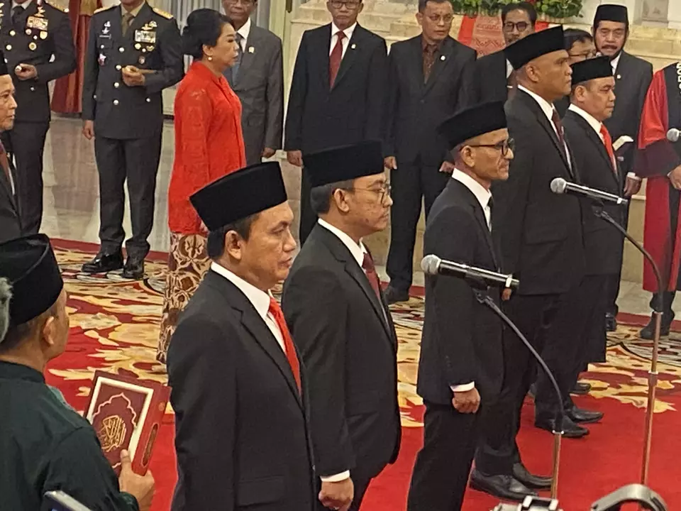 Presiden Joko Widodo (Jokowi) melantik sembilan anggota Komisi Pengawas Persaingan Usaha (KPPU). Pelantikan digelar sekitar pukul 10.15 WIB di Istana Negara Jakarta, Kamis 18 Januari 2024.