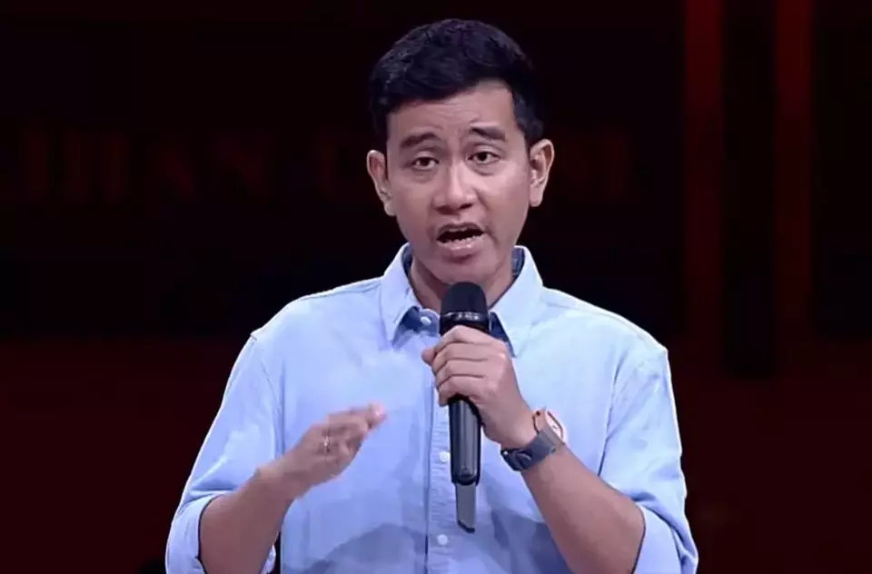 Cawapres Gibran Rakabuming Raka menyampaikan visi dan misinya saat debat cawapres 2024 di Jakarta Convention Center (JCC), Senayan, Jakarta Pusat, Minggu, 21 Januari 2024.