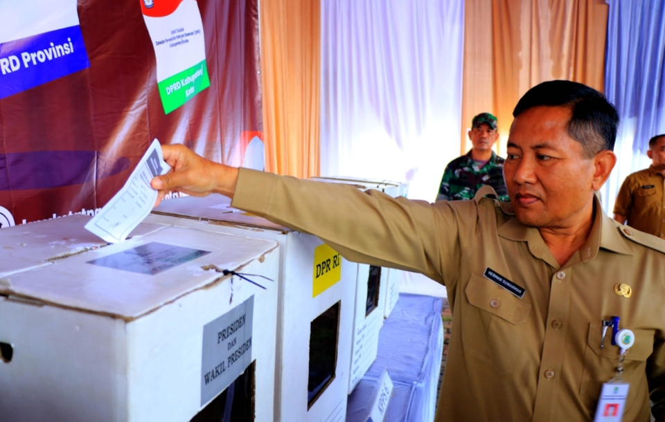 KPU Kota Tangerang mengelar simulasi pemilihan dan pemungutan suara sekaligus menguji coba aplikasi Sirekap, Senin 29 Januari 2024.
