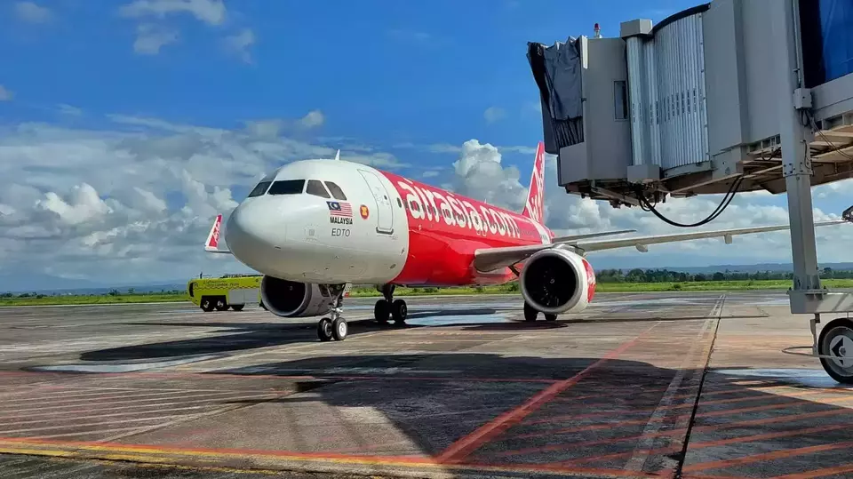 PT Angkasa Pura I Bandara Lombok menyambut kedatangan penerbangan internasional perdana maskapai asal Malaysia, AirAsia Berhad (AK) rute Kuala Lumpur-Lombok (KUL-LOP), Jumat, 2 Februari 2024.