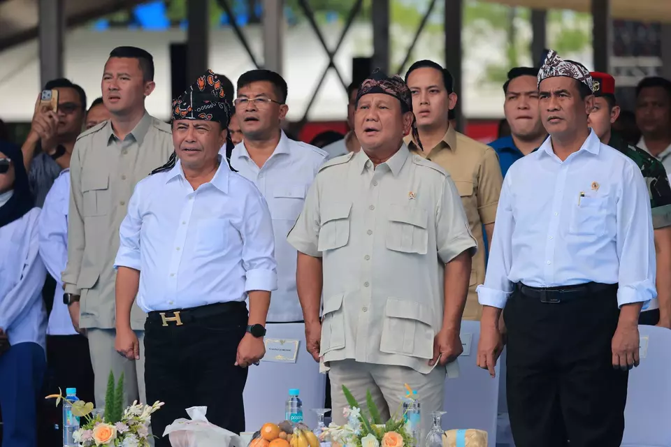 Menteri Pertahanan Prabowo Subianto menghadiri acara Pembinaan Penyuluh Pertanian dan Petani serta Food Estate Partisipatif Provinsi Jawa Barat untuk Mendukung Peningkatan Produksi Padi dan Jagung Nasional di Sumedang, Selasa Januari 2024.