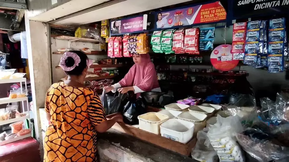 Harga beras di sejumlah pasar tradisional di Kota Surabaya, Jawa Timur, merangkak naik. Saat ini harga beras premium telah mencapai Rp 17.500 per kilogram, Sabtu, 17 Februari 2024.