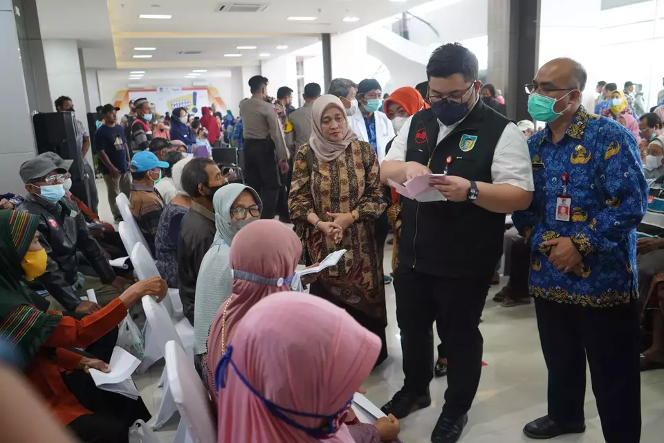 Bupati Kediri Hanindhito Himawan Pramana atau akrab disapa Mas Dhito saat turun ke masyarakat.