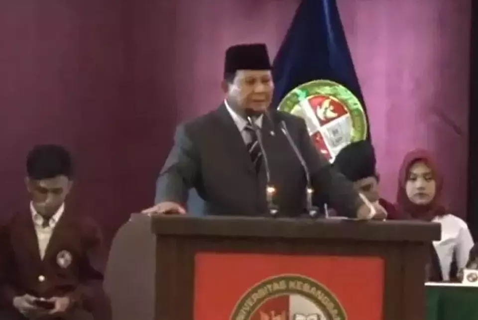 Prabowo Subianto dalam sambutanya dalam acara Wisuda Universitas Kebangsaan Indonesia, Kota Bandung. Kamis, 29 Februari 2024.