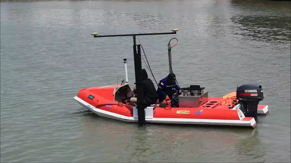 Demonstrasi inovasi ITS Autonomous Bathymetric Survey Vehicle di area Dermaga Pelabuhan Kamal, Bangkalan, Madura, Kamis, 29 Februari 2024.