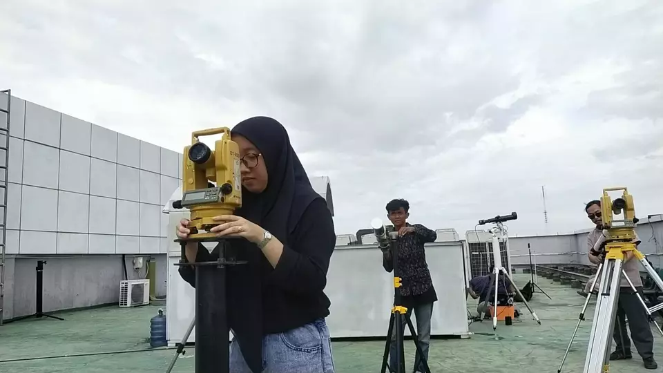 Suasana pengamatan hilal awal Ramadan 2024 yang dilakukan Observatorium Astronomi Sunan Ampel (OASA) Fakultas Syariah dan Hukum (FSH), Universitas Islam Negeri Sunan Ampel Surabaya (UINSA), Minggu, 10 Maret 2024.