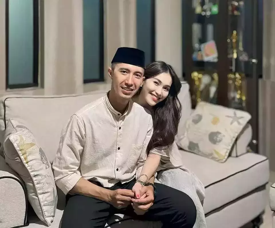 Ayu Ting Ting pamer foto mesra bareng calon suami.