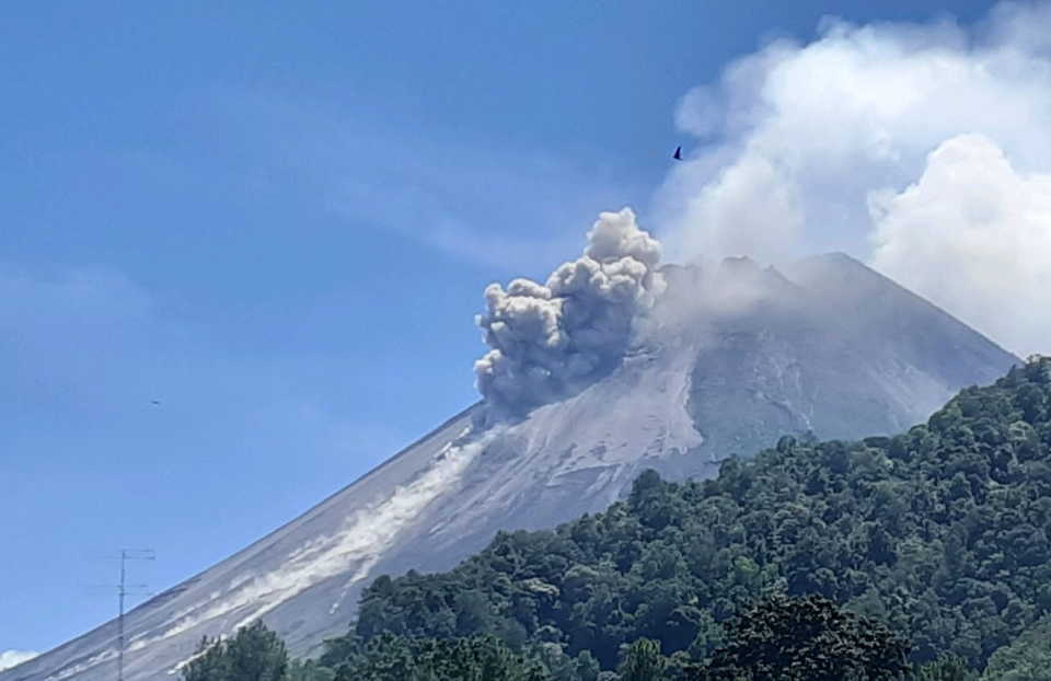 Gunung Merapi mengalami erupsi pada Sabtu, 6 April 2024,