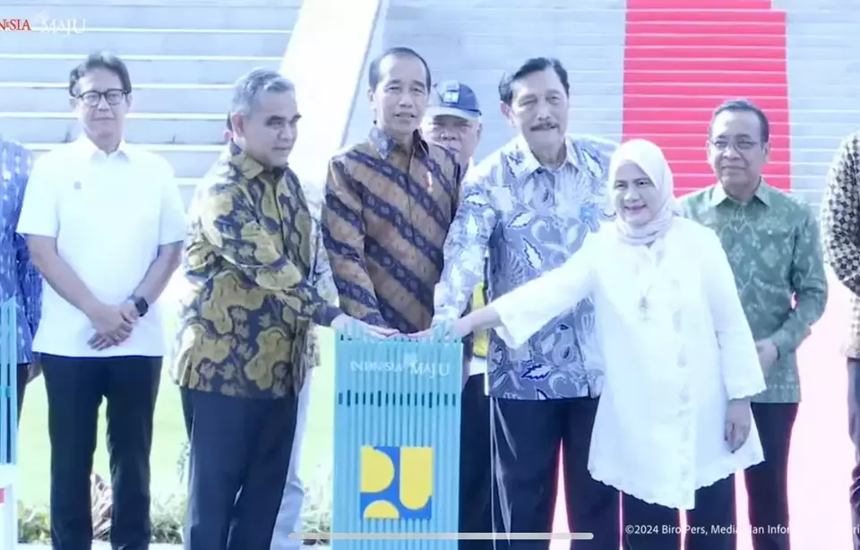 Presiden Joko Widodo (Jokowi) bersama ibu negara Iriana Jokowi meresmikan Istana Negara Ibu Kota Nusantara (IKN), Jumat, 11 Oktober 2024.