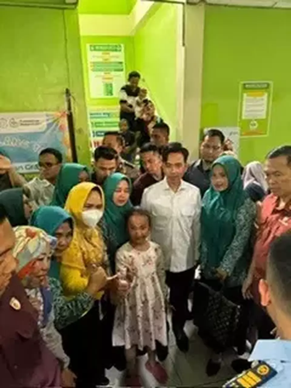 Antusias Warga Bekasi Membludak di Pemeriksaan Kesehatan Gratis yang Dipantau Langsung Wapres Gibran!