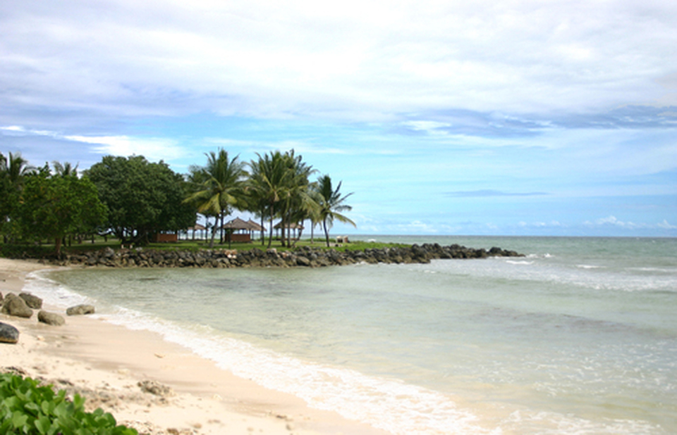 Pemijat di Pantai Carita Kebanjiran Order