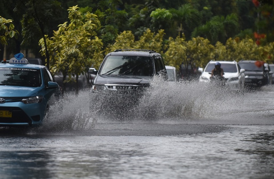 Diguyur Hujan Deras, 4 Ruas Jalan Di Jakarta Tergenang