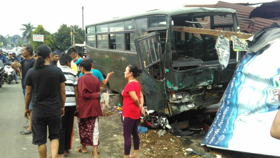 Tiga Tewas Dan 17 Luka-luka Dalam Kecelakaan Truk TNI AD Di Puncak