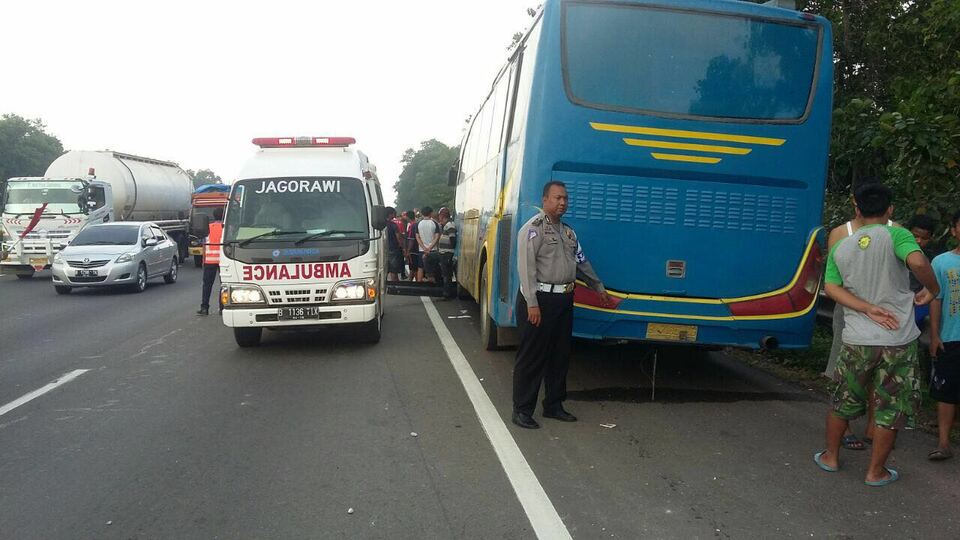 Menyalip Dari Kiri Pengendara Motor Hantam Truk Hingga Tewas 