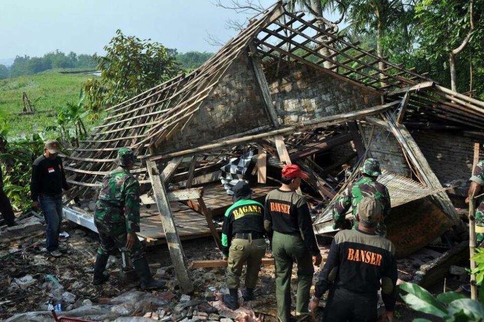 Angin Puting Beliung Rusak Belasan Rumah Di Cianjur