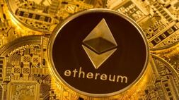  Mata uang digital Ethereum menjadi saingan berat bitcoin