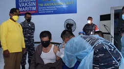 TNI AL Vaksinasi 400 Lebih Warga Desa Babakan Raden