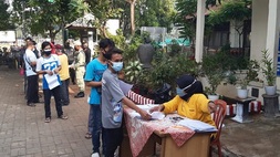140.000 Warga Antusias Ikuti Vaksinasi Massal di Kelurahan Masing-masing