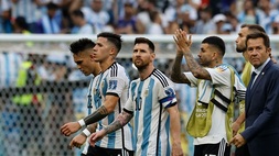 Lionel Messi (tengah) dan rekan-rekannya di Timnas Argentina. (Foto: Khaled DESOUKI/AFP)