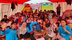 Relawan PLN Berbagi Keceriaan Bersama Anak-Anak di Posko Pengungsian Gempa Cianjur