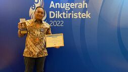 Muhammad Yasin Sabet Anugerah Mitra Terbaik Diktiristek Kemendikbudristek