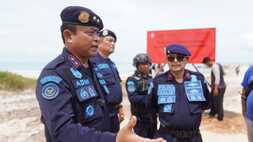 Laksamana Muda TNI Dr  Adin Nurawaluddin usai melakukan penghentian operasional proyek terhadap PT BBP di Kabupaten Lingga.