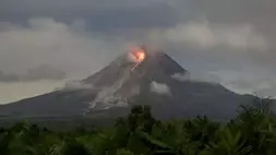 Gunung Merapi Muntahkan Guguran Lava Pijar 17 kali