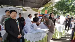 Perum Perhutani menggelar bazar sembako murah di Bogor