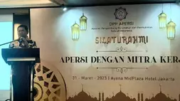 Ketua Umum DPP Apersi, Junaidi Abdillah memberi sambutan dalam silaturahmi dengan para pemangku kepentingan perumahan di Jakarta, Jumat (31/3/2023) malam