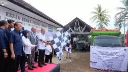 Direktur Utama PPI Nina Sulistyowati bersama Direktur Jenderal Pengembangan Ekspor Nasional (Kemendag) Didi Sumedi, Staf Khusus Kemendag Bara Krishna Hasibuan, dan Duta Besar Mesir untuk Indonesia HE Ashraf Sultan pada acara pelepasan ekspor kopi ke Mesir di Subang pada Rabu, (5/4/2023).