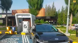 Kementerian Pekerjaan Umum dan Perumahan Rakyat (PUPR) bersama BUJT menyediakan charging point atau Stasiun di 14 rest area jalan tol.