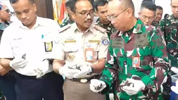 KKP dan TNI Angkatan Laut berhasil mengamankan  5.632 labi-labi moncong babi di Bandara Juanda, Surabaya. 