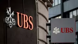 Bank UBS dipersenjatai dengan kuat untuk pengambilalihan Credit Suisse senilai US$ 3,25 miliar pada 19 Maret 2023. (Foto: AFP/File/Fabrice COFFRINI)