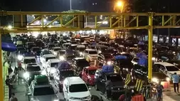 Ribuan Kendaraan Pemudik Padati Kantong Parkir Pelabuhan Bakauheni