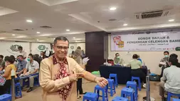 Managing Director Sinarmas Saleh Husin melakukan donor darah, Kamis (4/5/2023) pagi, di Plaza Sinarmas Jakarta Pusat. 