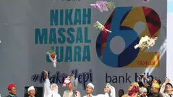 Pelaksanakan pernikahan massal melalui Bukti Cinta Festival (Bucinfest) Nikah Massal Juara yang digelar Bank BJB di Stadion Patriot Candrabhaga, Kota Bekasi.