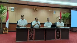 Dirjen Anggaran Kemenkeu Isa Rachmatarwata  (kedua dari kiri) dalam media briefing di Gedung Sutikno, Kantor Kementerian Keuangan pada Senin (22/5/2023). 