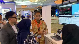 Tim Beritasatu saat mengunjungi booth Indosat Business pada acara Indonesia-China Technology and Investment Expo 2023 yang digelar di Hotel Shangri-La, Jakarta, Rabu, 24 Mei 2023. 