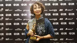 Penghargaan CSR Awards 2023 yang diterima PT Ace Hardware Indonesia Tbk di Hotel Mulia, Jakarta, Rabu (31/5/2023) malam. (B-Universe Photo/David Gita Roza)