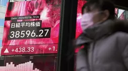 ilustrasi pasar saham Asia. (AP Photo/Eugene Hoshiko)