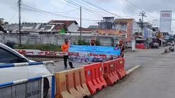 Sosialisasi keselamatan pengendara di perlintasan kereta api. (Foto: B Universe/ Dok.)