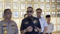 
Wakil Ketua Komisi III DPR Ahmad Sahroni dan Kapolres Metro Jakarta Timur, Kombes Nicolas Ary Lilipaly di kantor Polres Metro Jaktim, Jakarta, Selasa ( 15/4/2025). (Foto: B-Universe/Yustinus)